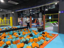 -蹦贝运动中心·蹦床·攀岩·闯关(龙岗店)
