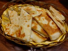 泡饼-超越炭火牛蛙火锅鸡(河东店)
