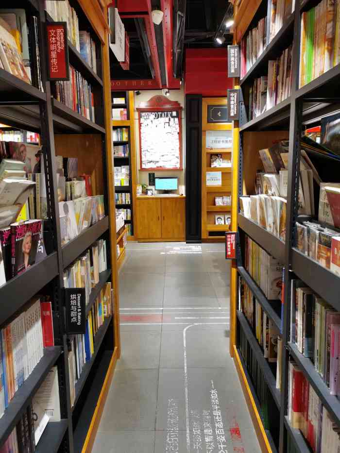 西西弗矢量咖啡(宁波来福士广场店)-"西西弗书店一直是我逛商场的必经