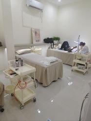 -苗方清颜专业祛痘·皮肤管理