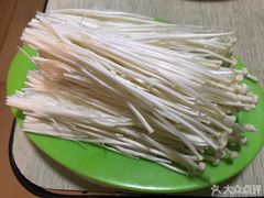 金针菇-洞庭洲·防空洞火锅·烧烤·铜锅涮肉(新百广场店)