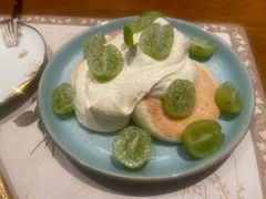 季节水果舒芙蕾松饼-Bai Meow法式西点咖啡