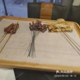 正好看到这家，屋比较小，只有四桌，炸串味道还可以