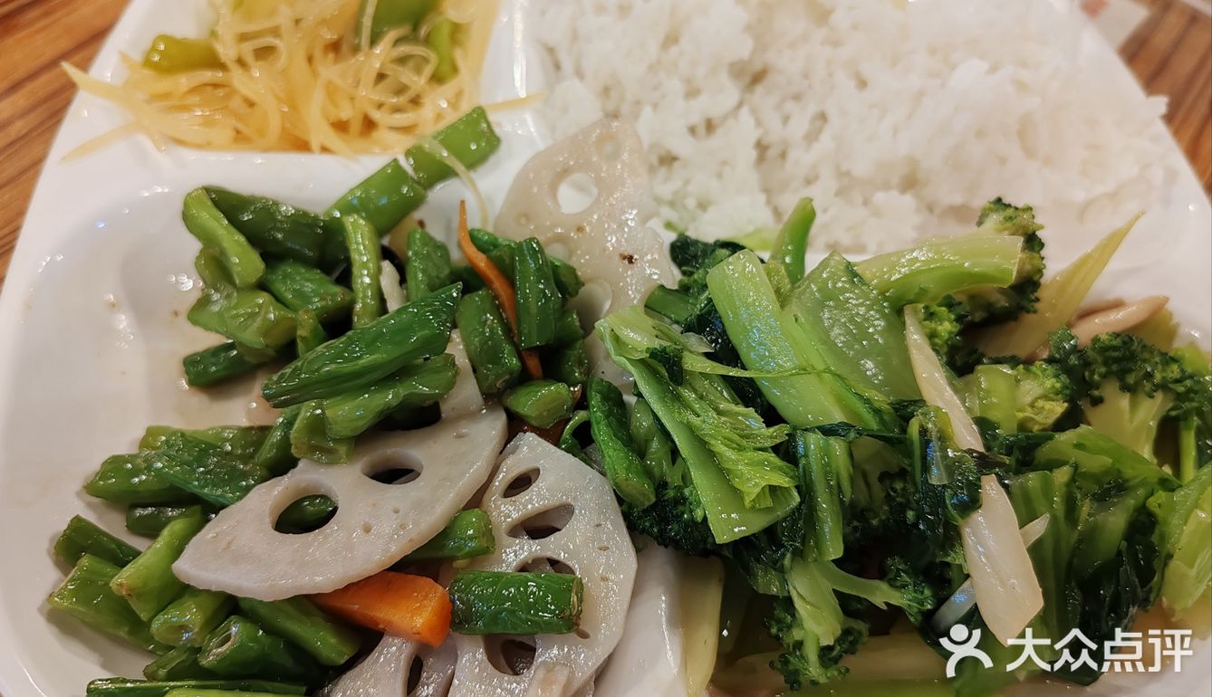 逛了这么多家寺庙,总算吃了顿素食,好吃不贵