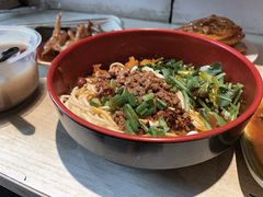 -爆炸头阿姨小四川正宗川味小吃(无任何分店)