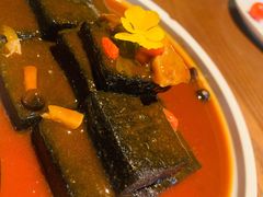 猴头菇酱汁扒黑豆腐-肴约·花园式餐厅(湖里店)