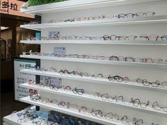 -美式眼镜·授权蔡司.依视路.尼康.豪雅.明月(南翔印象城店)