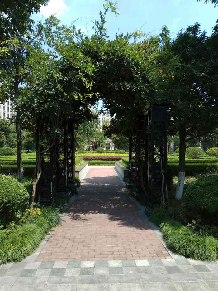 香梅和平御园-"金大元配套的公园里面有儿童乐园 篮球场.