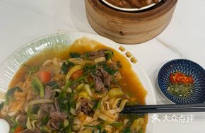 Stir-Fried Beef Rice Noodles with Pickled Cabbage