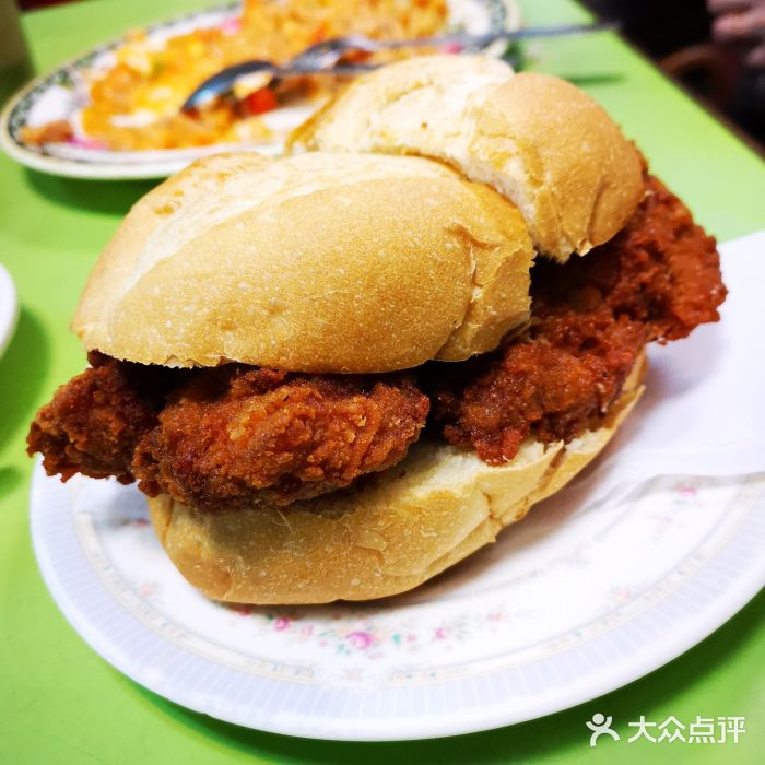 胜利茶餐室猪扒包图片