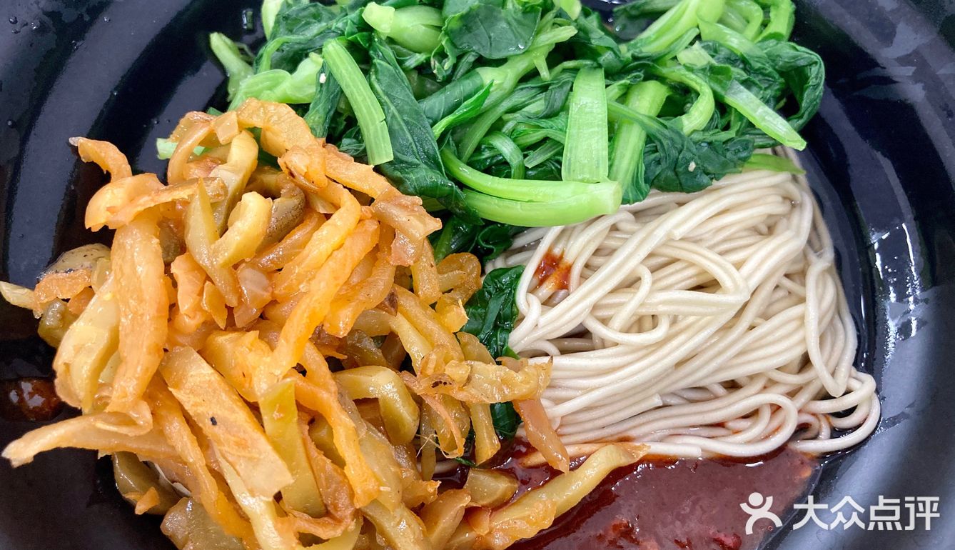 这个辣酱不辣还特别咸有一天早上出现了豆沙馅的甜饼