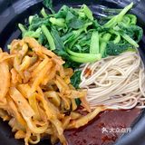 这个辣酱不辣还特别咸有一天早上出现了豆沙馅的甜饼