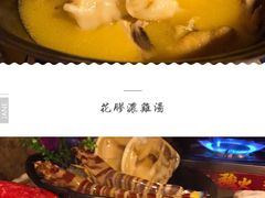 浓厚原只鸡煲花胶汤-鲜入围煮花胶鸡海鲜火锅