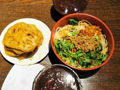 -爆炸头阿姨小四川正宗川味小吃(无任何分店)