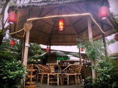 -茅草房·河畔园林火锅