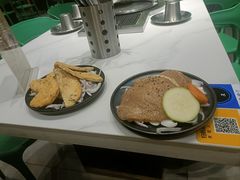 -山野的朋友露营炭火烤肉