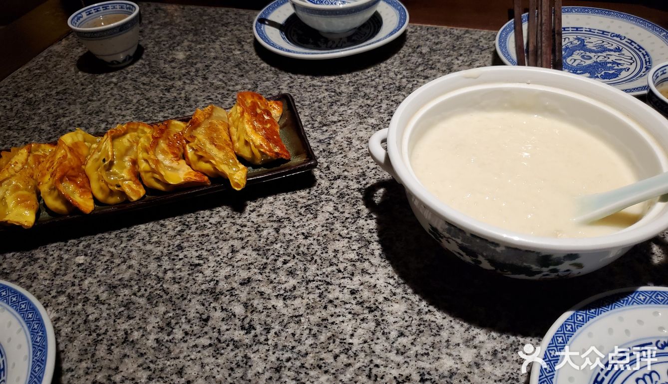 晚上肚子不是很饿，就选择大牌档 ，吃吃小吃