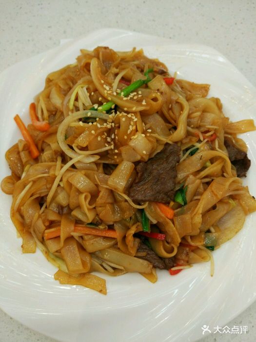 凤麒大碗面(宝安机场t3店)干炒牛河图片 - 第1张