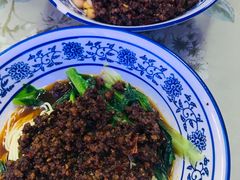 -渝之汇牛肉豌杂面