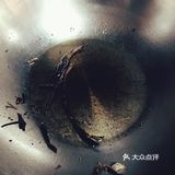 香喷喷的牛肉末葱油伴韭菜叶面