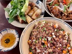 -Cuc Gach Quan Restaurant