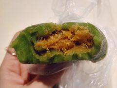 蛋黄肉松青团-沈大成(南京东路店)