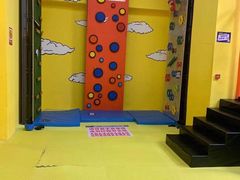 -爱蹦iBOON蹦床运动馆(江汉店)