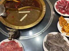 -周老三跷脚牛肉·全牛火锅(非遗传承店)