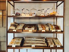 面包甜点陈列柜-王府半岛酒店·半岛精品店