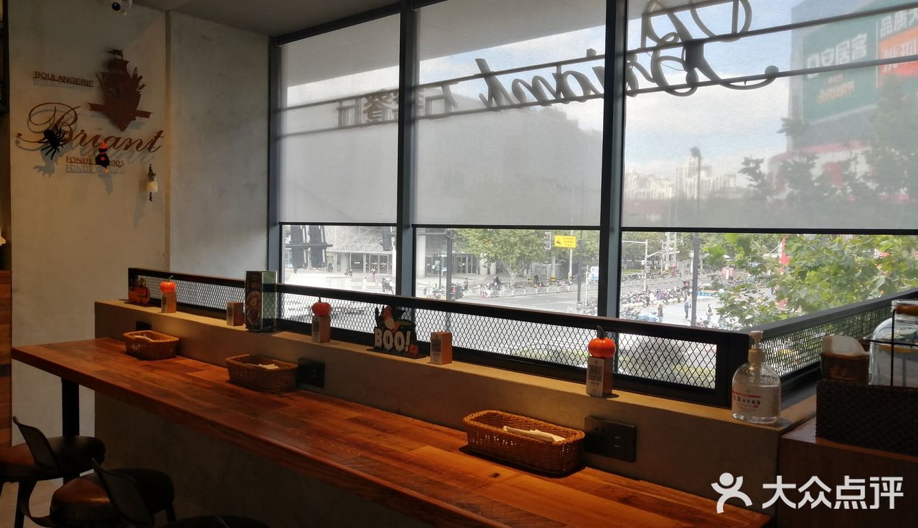 好吃的石窑面包 环境很好的餐厅店