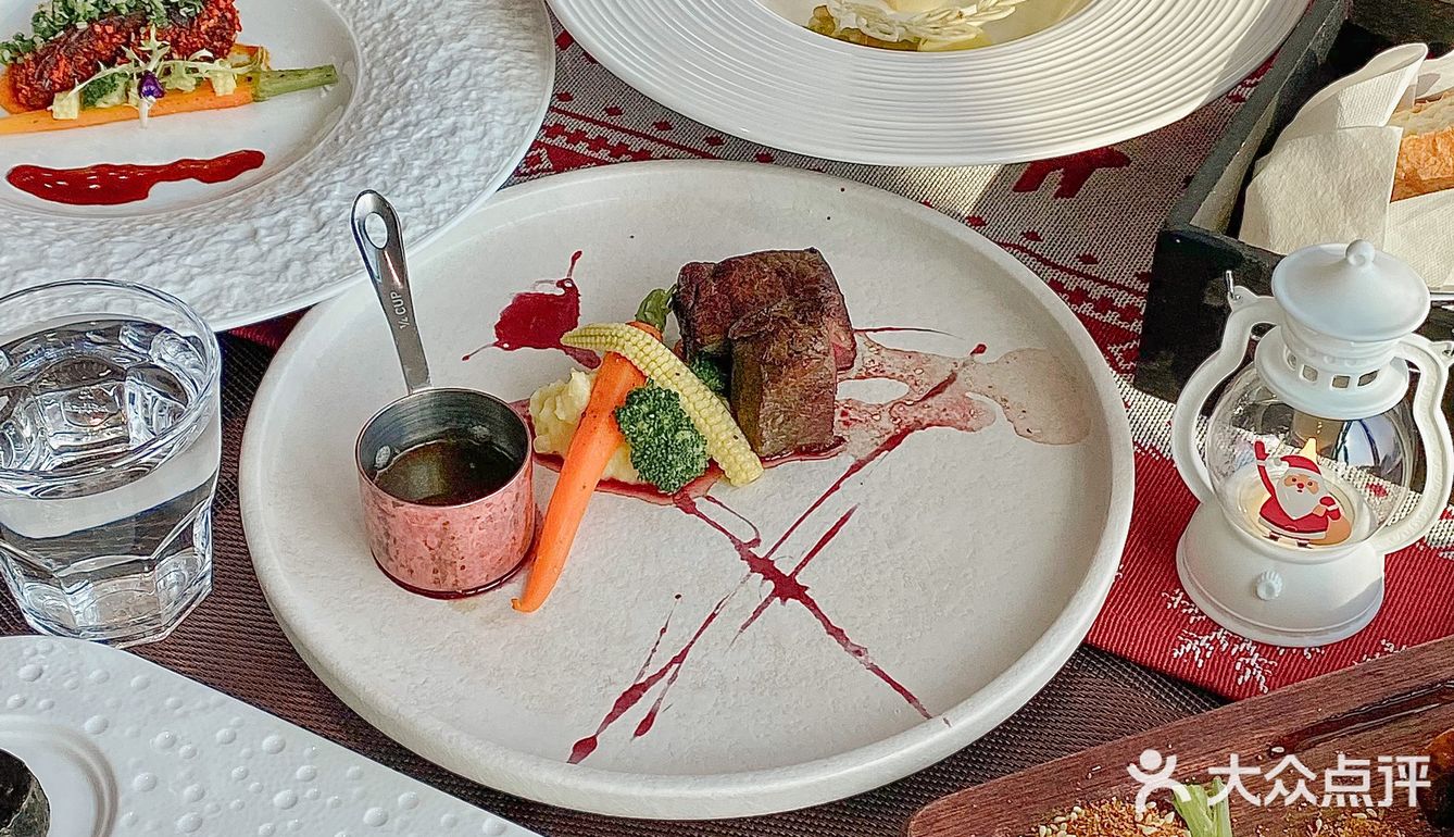 长沙首家Dior主题餐厅🍴超适合圣诞约会～