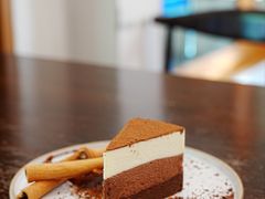 -Chom Cafe and Restaurant