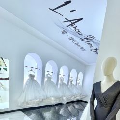 -禕·愫白婚纱商店