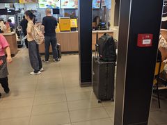 -麦当劳(上海虹桥站30B检票口楼上)