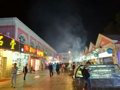 -布尔津河堤夜市