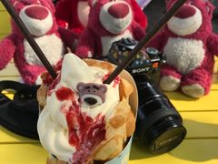 草莓熊鸡蛋仔冰淇淋-Lotso Lunch Box 草莓熊餐盒