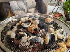 -围炉肉舍•炭烤活鳗•丹东海鲜烤肉(步行街店)