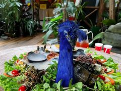 簸箕手抓孔雀宴-品德宏·孔雀宴的发源地(金塔园店)