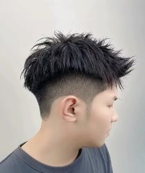 -一家只做男发烫染的店