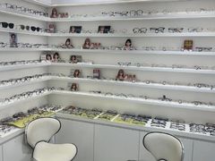 -美式眼镜·授权蔡司.依视路.尼康.豪雅.明月(南翔印象城店)