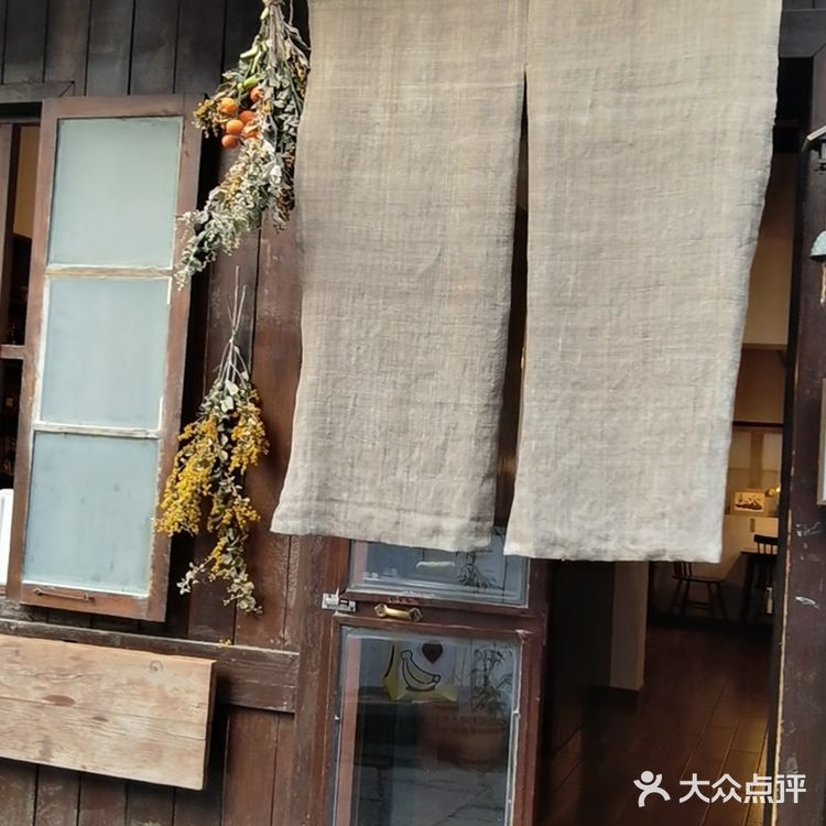藏在小巷子的咖啡店，你还不知道嘛？？
