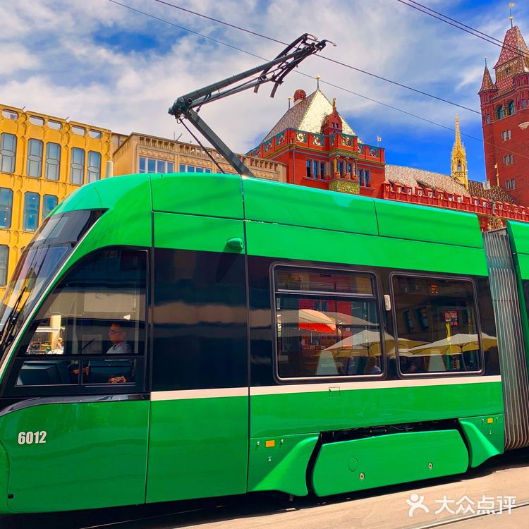 巴塞尔（又称为巴泽尔，德：Basel，法：B氀攀