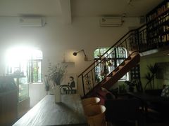 -彳亍咖啡·这里(水湾路店)