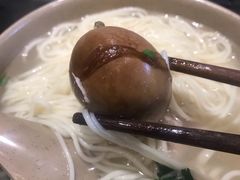 -亮亮面馆(经六路店)