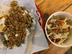 -席娜卡琳火车铁道夜市