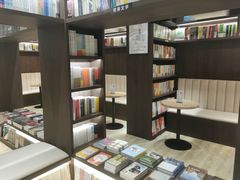 -钟书阁(群光广场店)
