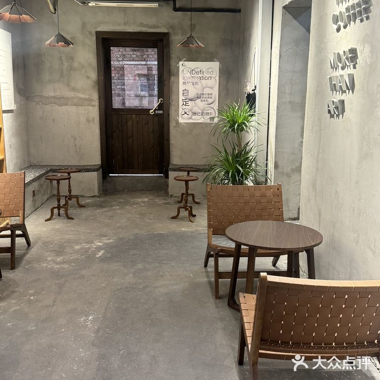 重庆｜从门口就猜到这家咖啡店很有意思