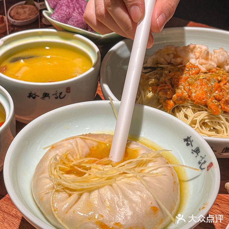 来上海旅游必吃的一碗蟹粉面🍜