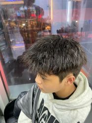 -藤野造型烫染·漂发
