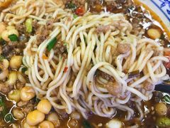 -渝之汇牛肉豌杂面